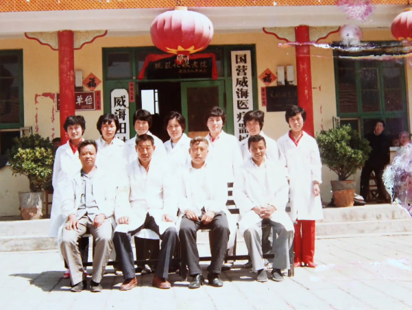 In 1988, the elderly in Weihai Welfare Home took a group photo